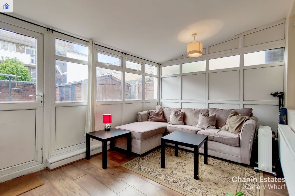 Property photo 3 of 17 Conservatory