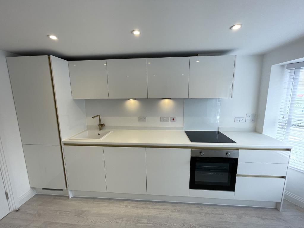 Property photo 3 of 6 Kitchen