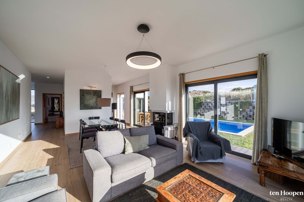 Property photo 3 of 28