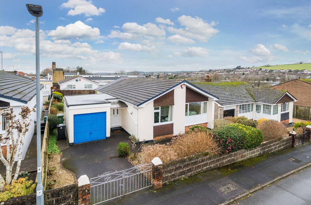 Property photo 1 of 17 1405658-2-697B88c...