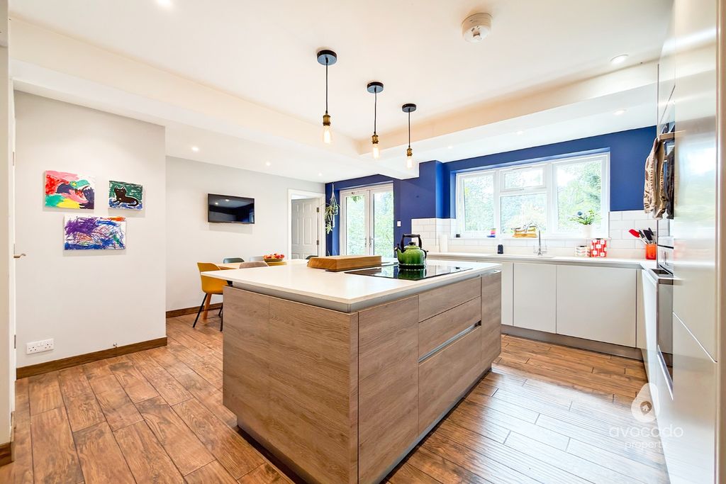 Property photo 2 of 17 3709885