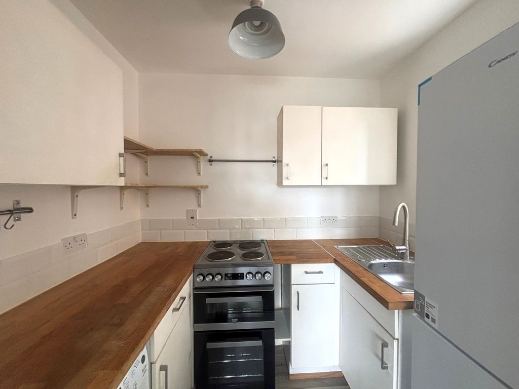 Property photo 3 of 14 Kitchen