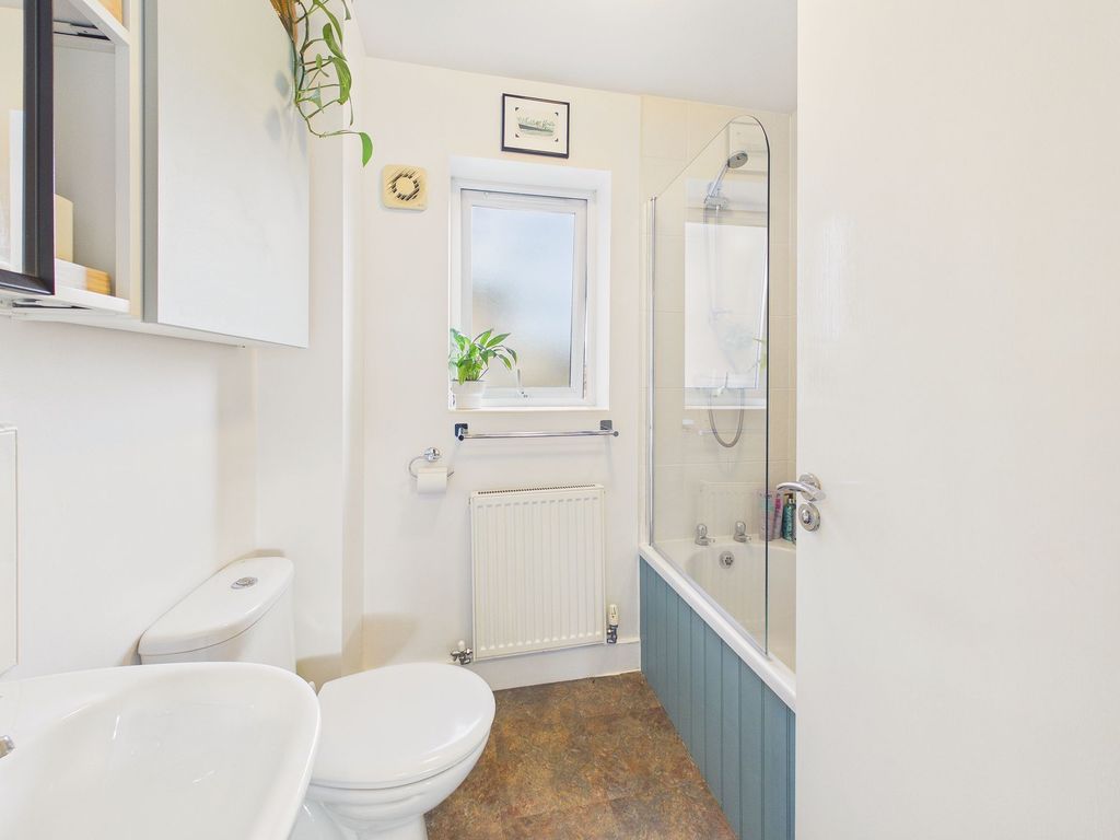 Property photo 3 of 14 Bathroom