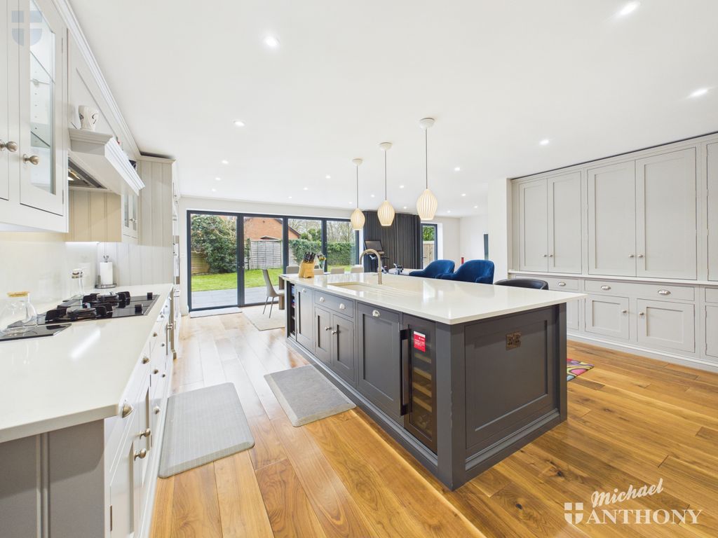 Property photo 2 of 28 Cam03852G0-Pr0583-Still034