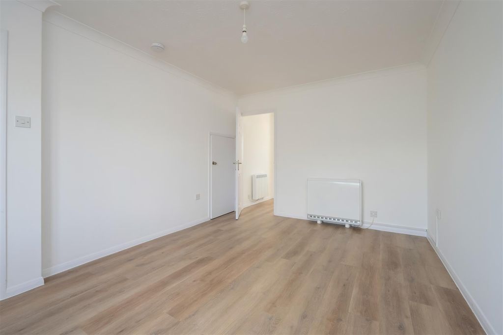 Property photo 3 of 15 Grimshill Road, Whitstable