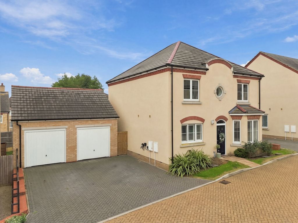 Property photo 1 of 32