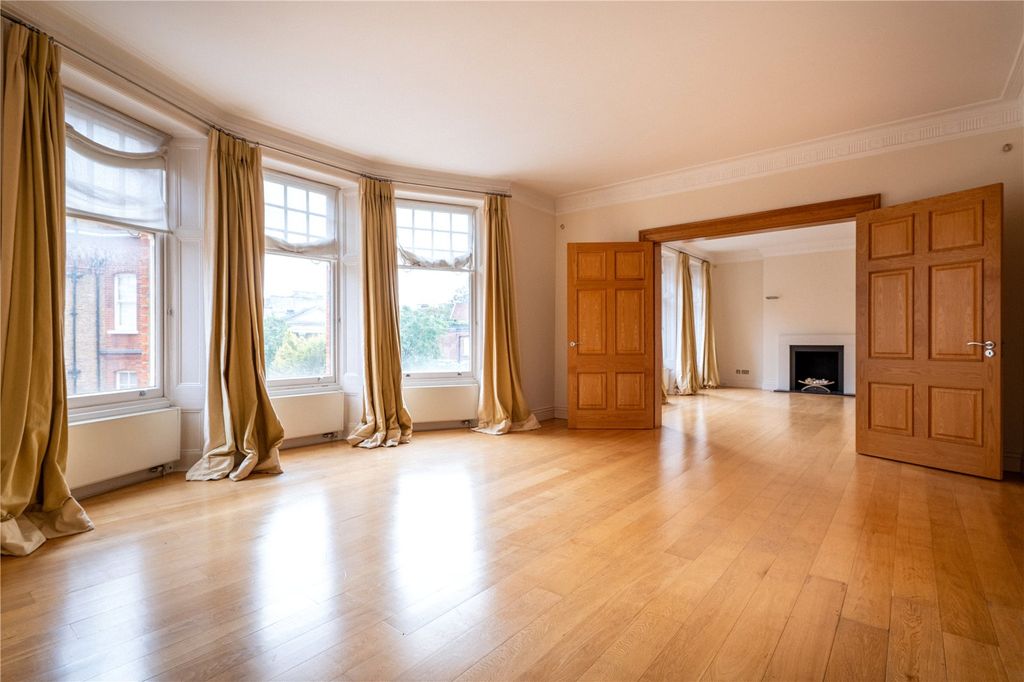 Property photo 2 of 11 Living Room