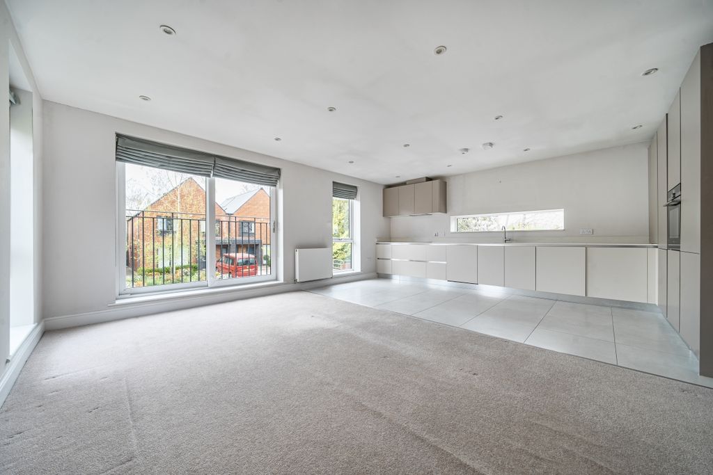 Property photo 3 of 8 Kitchen