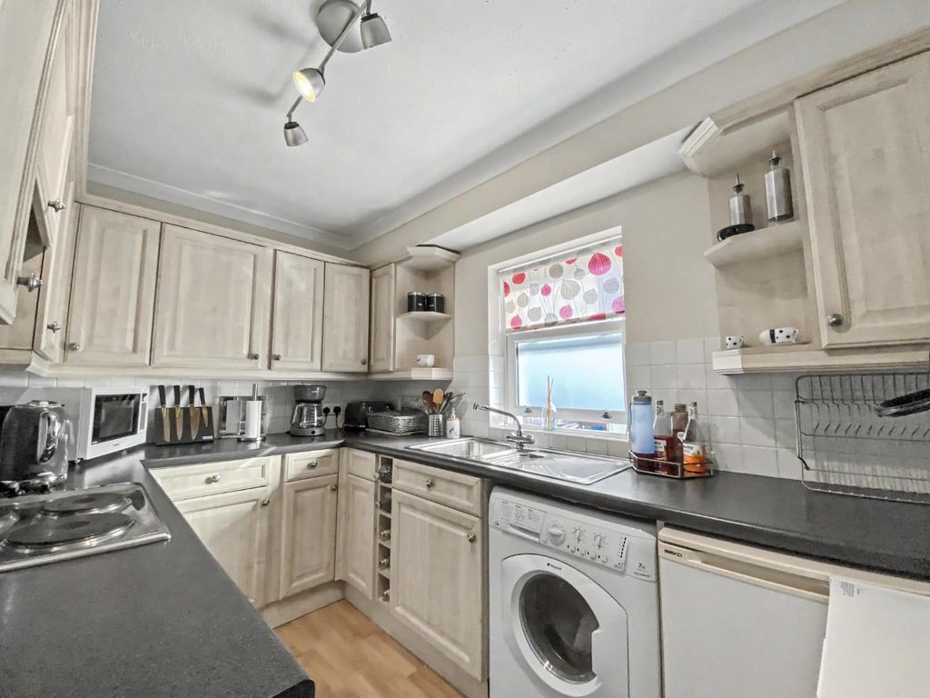 Property photo 3 of 7 Kitchen (4).Jpg