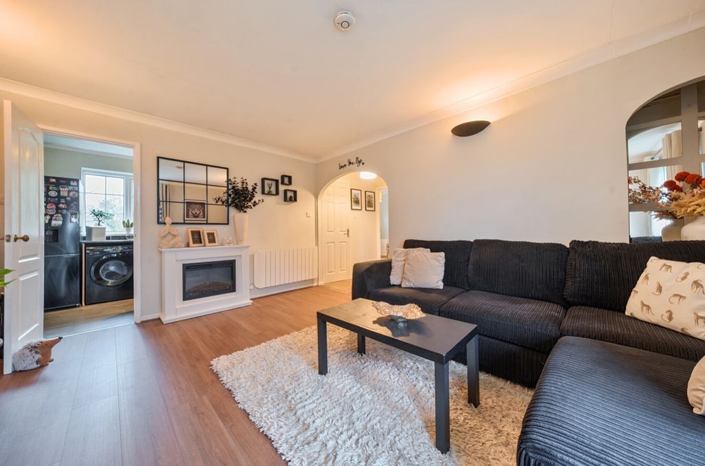 Property photo 2 of 11 1402855-17-697369Af765B5-Arw-1