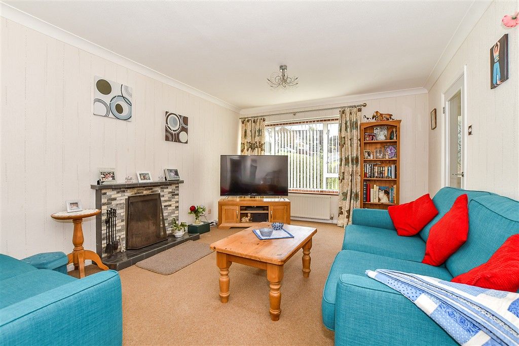 Property photo 3 of 11 Lounge