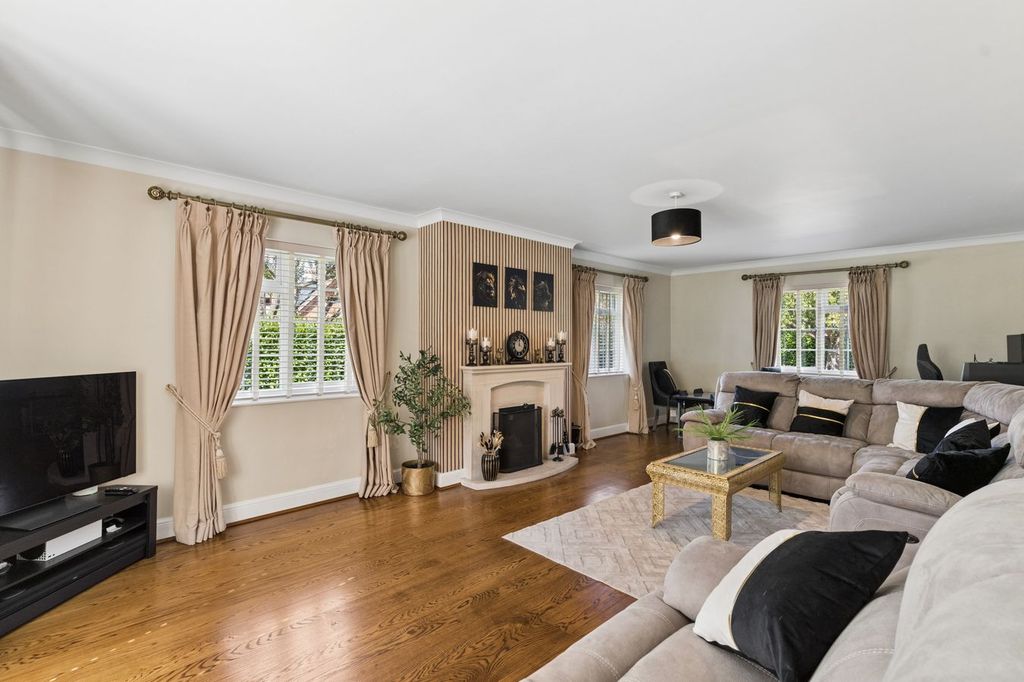 Property photo 2 of 35
