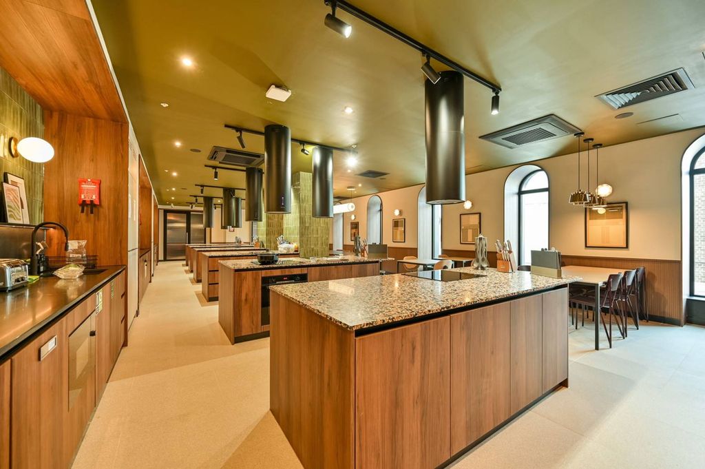 Property photo 2 of 39