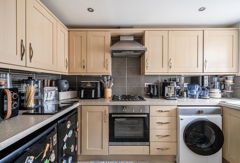 Property photo 3 of 16 Kitchen