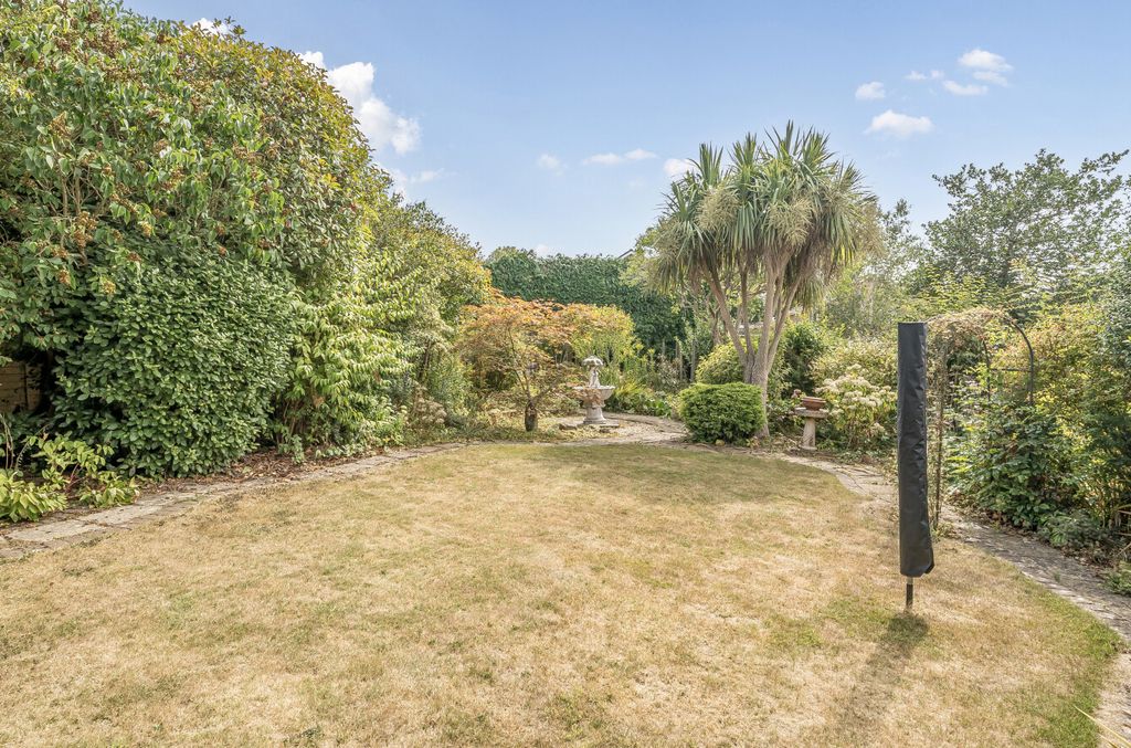 Property photo 3 of 25 Garden