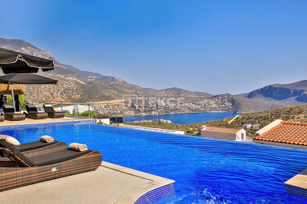 Property photo 2 of 59