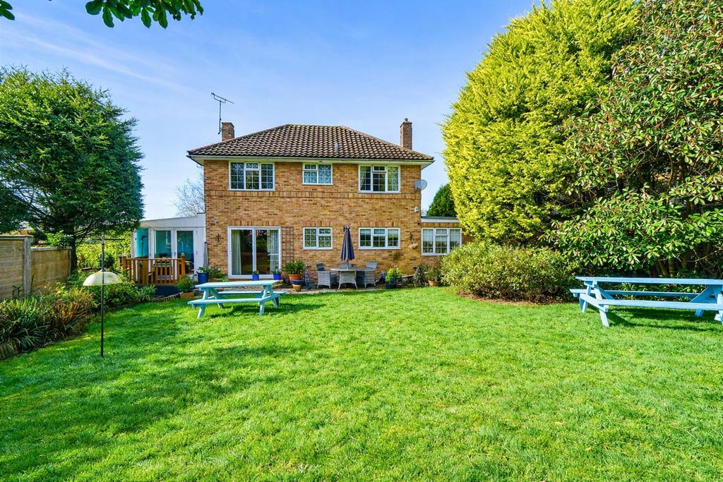 Property photo 3 of 32 2c4Ecf63-E309-4d96-B61F-F3Cba21418Ef.Png