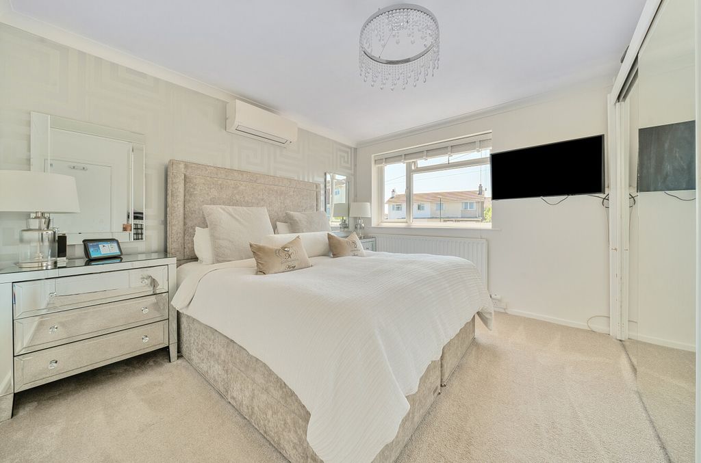 Property photo 2 of 26 1310927-15-6852d7...
