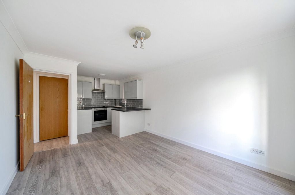 Property photo 2 of 20 1349482-14-68B9ce...