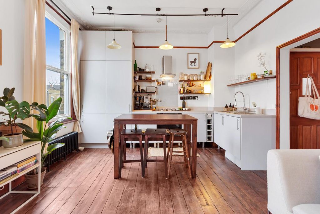 Property photo 2 of 12 Kitchen