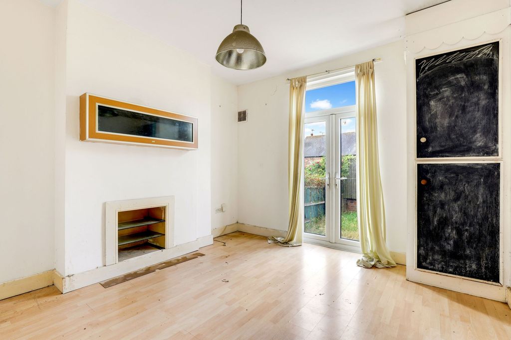 Property photo 3 of 19