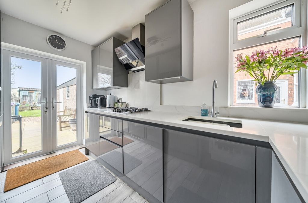 Property photo 3 of 22 1418030-13-699c474Aa230d