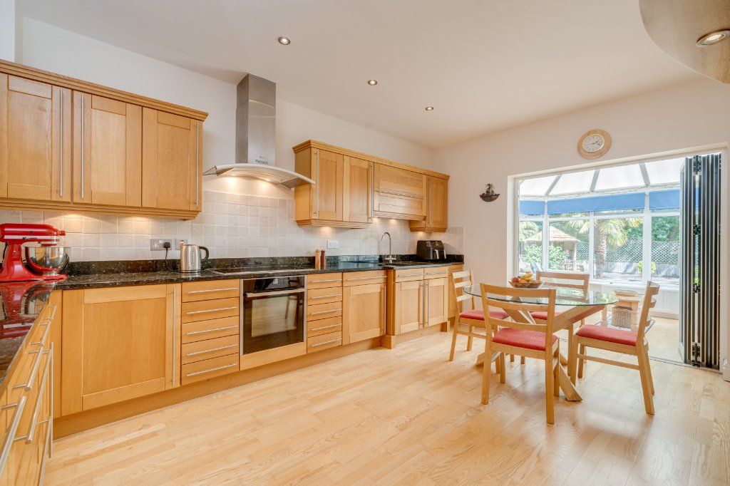 Property photo 3 of 27 Dining Kitchen