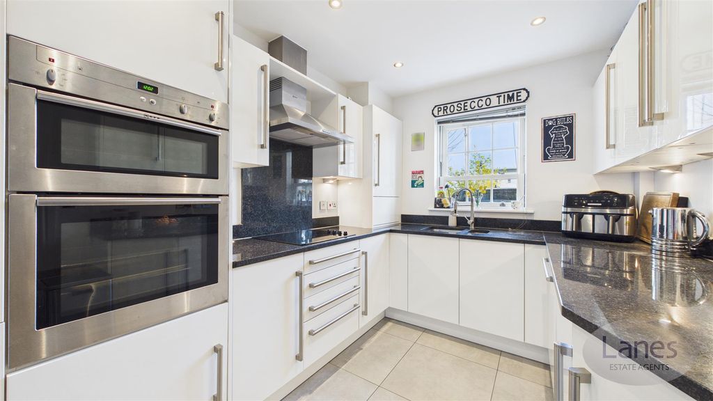 Property photo 2 of 33 10