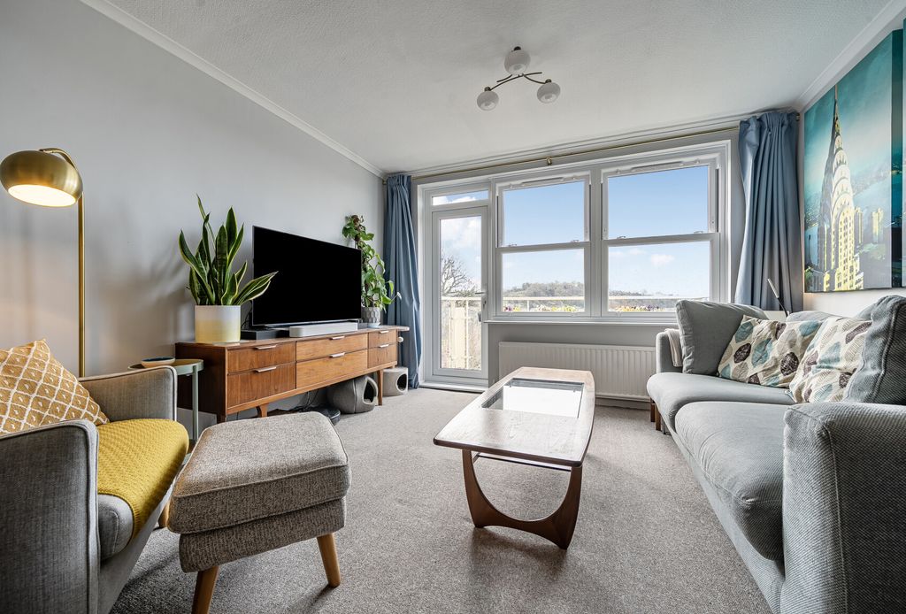 Property photo 2 of 16 Sitting Room