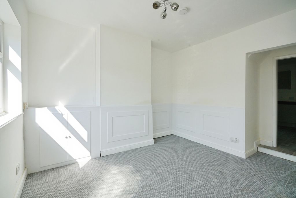 Property photo 2 of 17 Photo