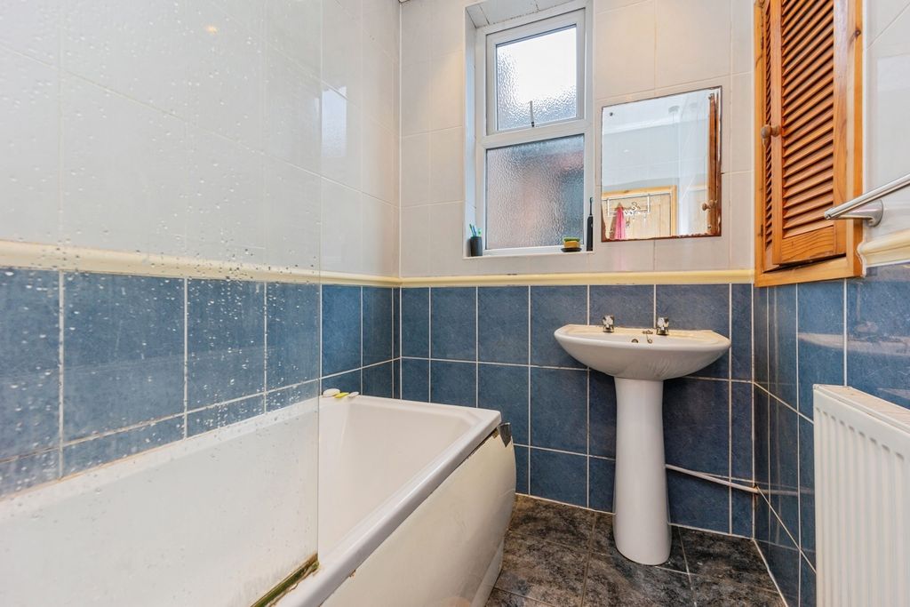 Property photo 3 of 17 Photo