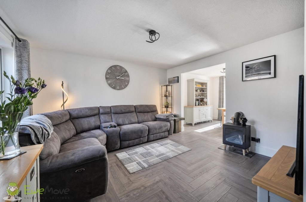 Property photo 2 of 20 Living Room