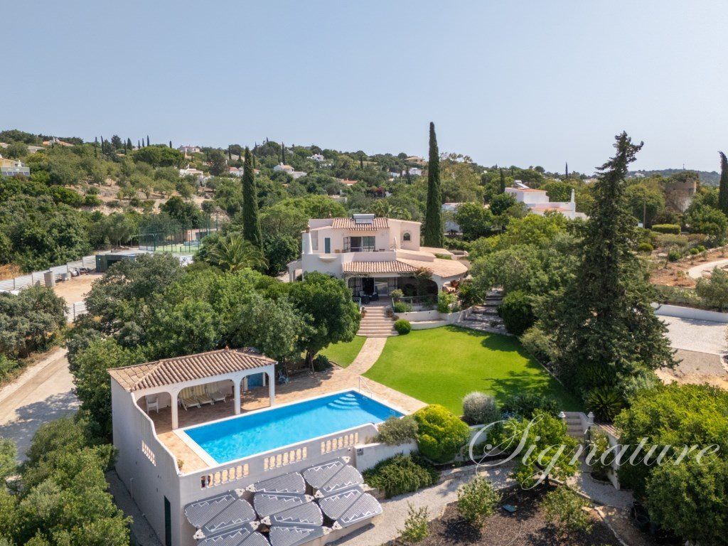 Property photo 1 of 60 5 Bedroom Home Filled With Warmth, Space, And Potential In Quinta Das Raposeiras In Santa Barbara De Nexe