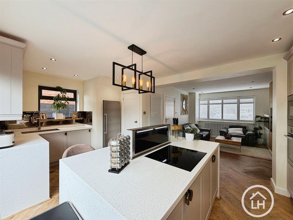 Property photo 2 of 19 Lounge/Kitchen