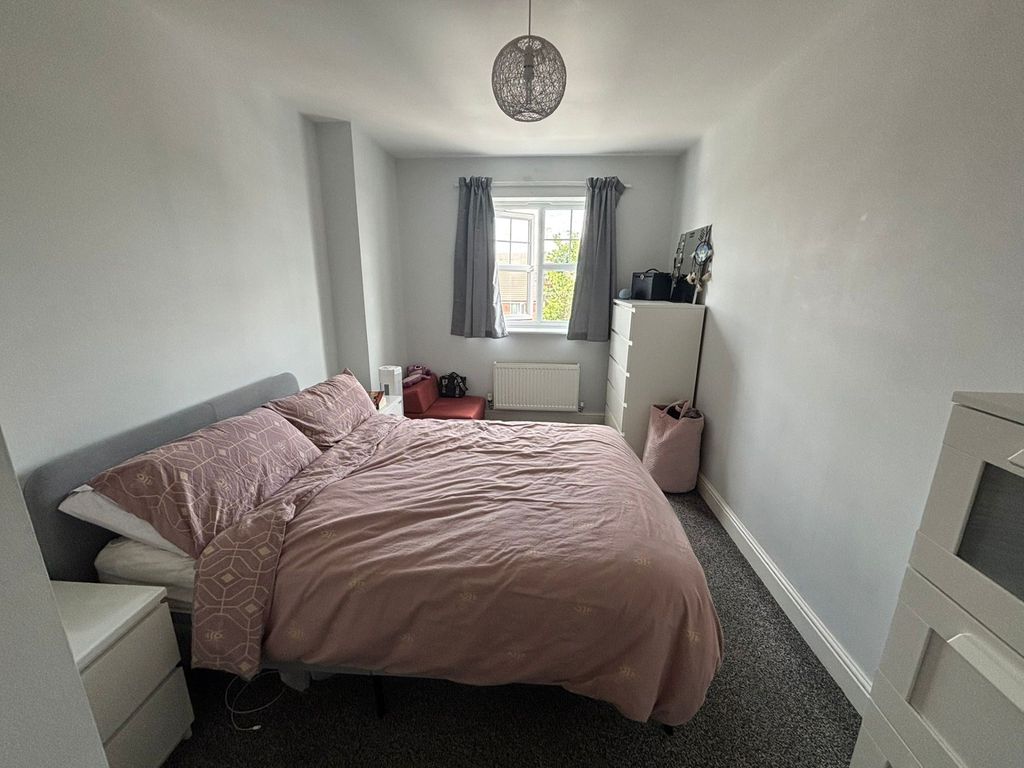 Property photo 2 of 5 Master Bedroom
