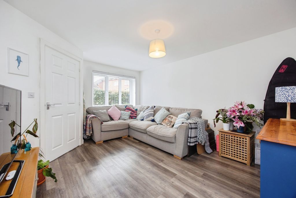 Property photo 2 of 24 Lounge