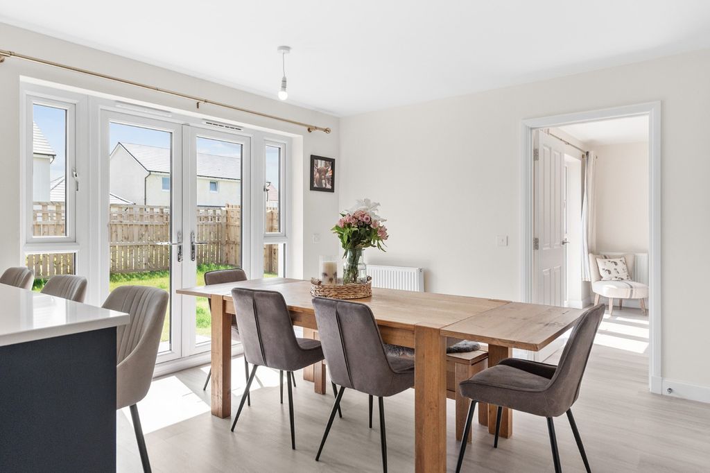 Property photo 3 of 39 4250998