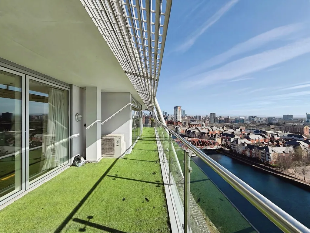 Apartment in Salford, Salford Quays, Greater Manchester - View 3