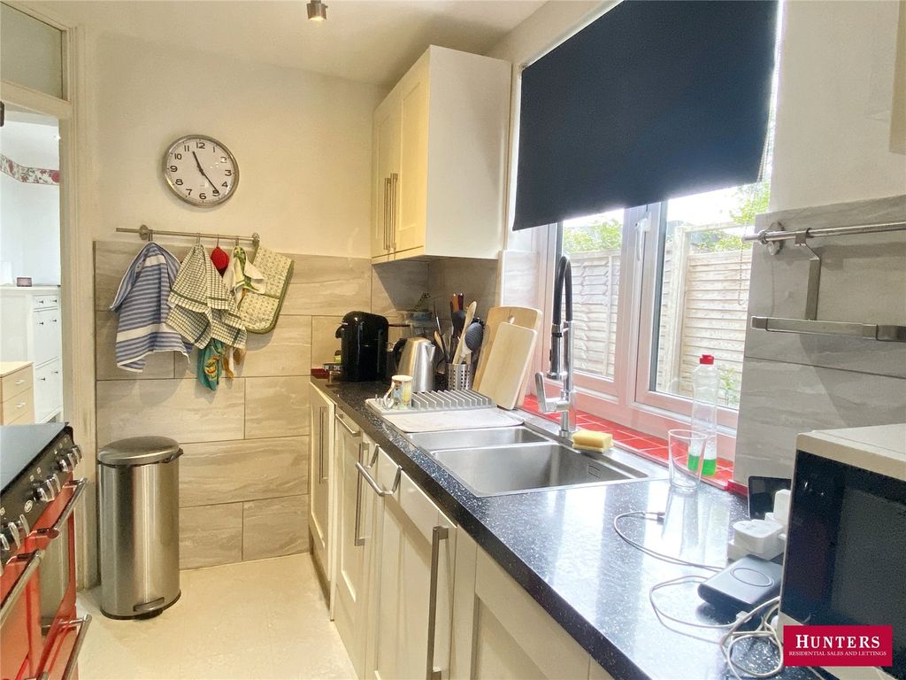 Property photo 3 of 16 Picture No. 11