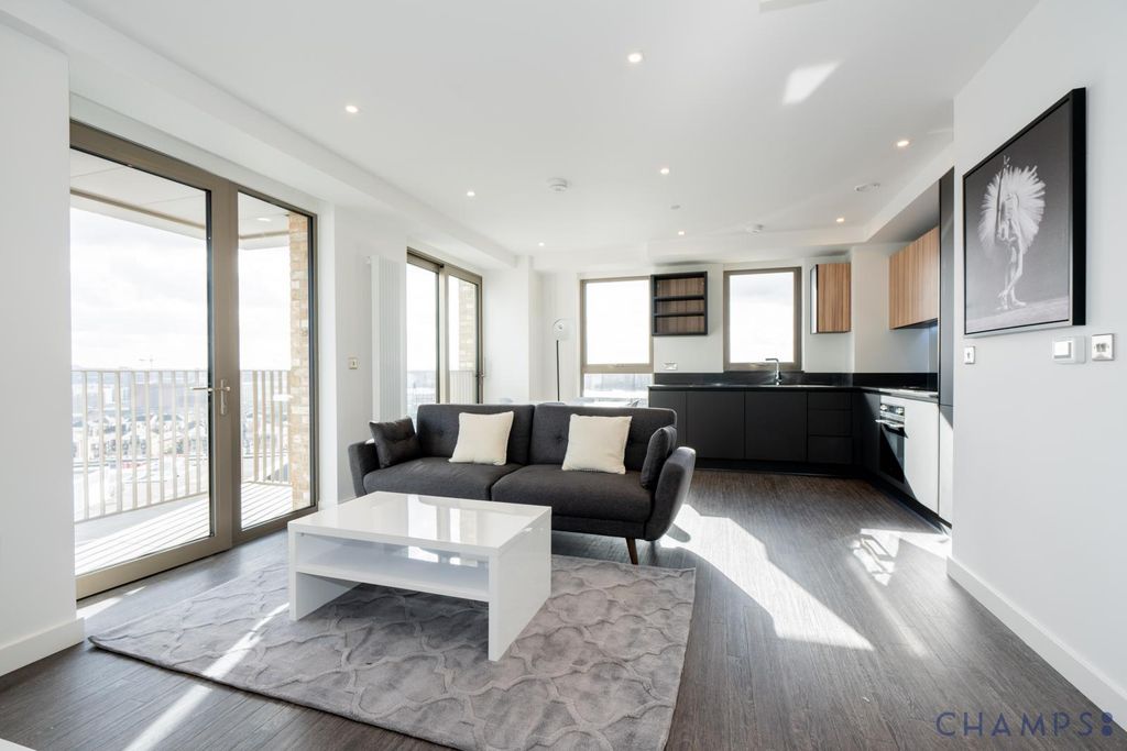 Property photo 1 of 18 2 Bedroom Flat, Royal Docks West, Western Gateway, E16