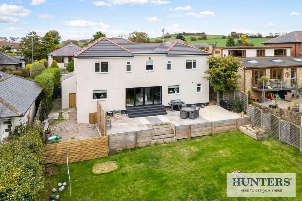 Property photo 1 of 32 98485_18-Belmont-Grove-Rawdon (23) - Copy_Low.Jpg