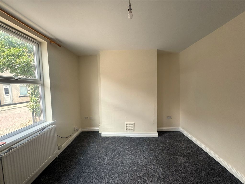 Property photo 3 of 14 Living Room