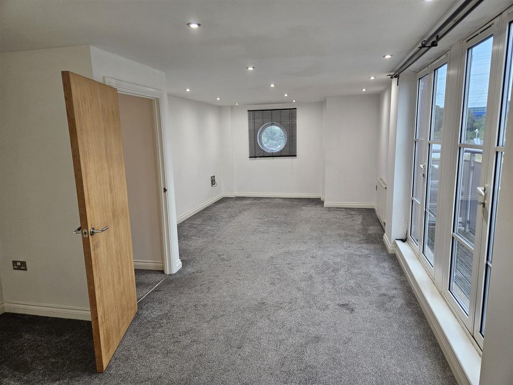 Property photo 2 of 16 25
