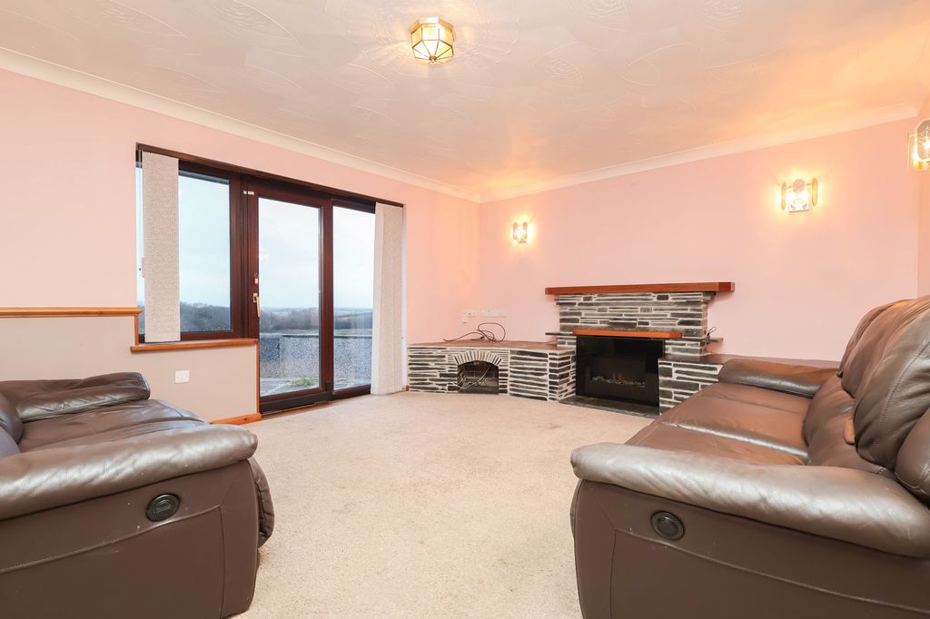 Property photo 3 of 22 Living Room