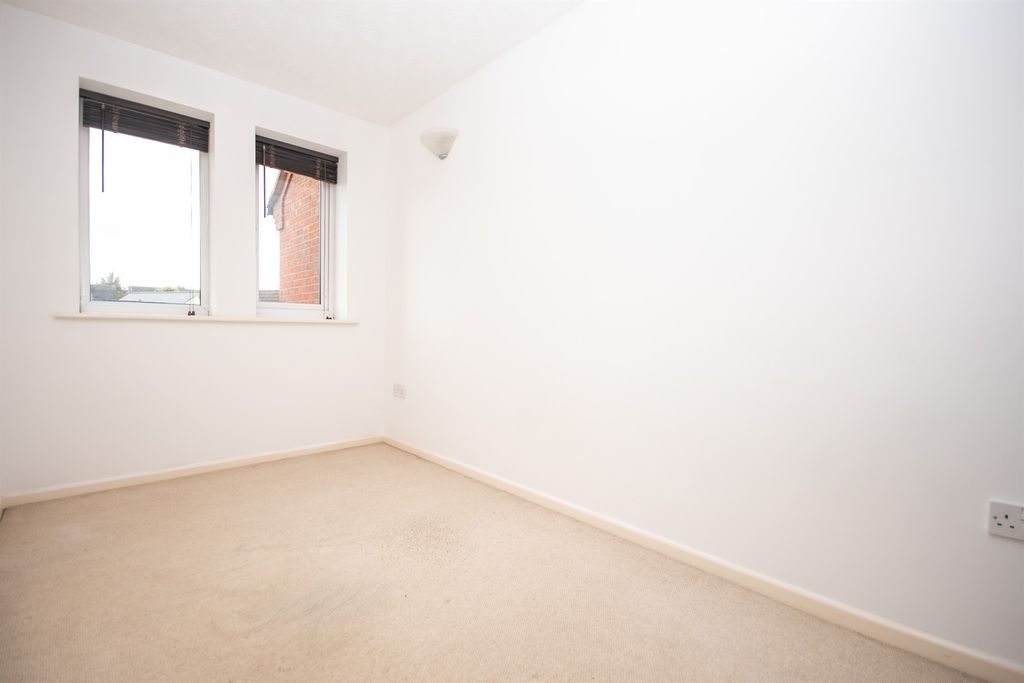 Additional image 8 of 2 bed flat for saleHigh Street, Rothwell, Kettering NN14