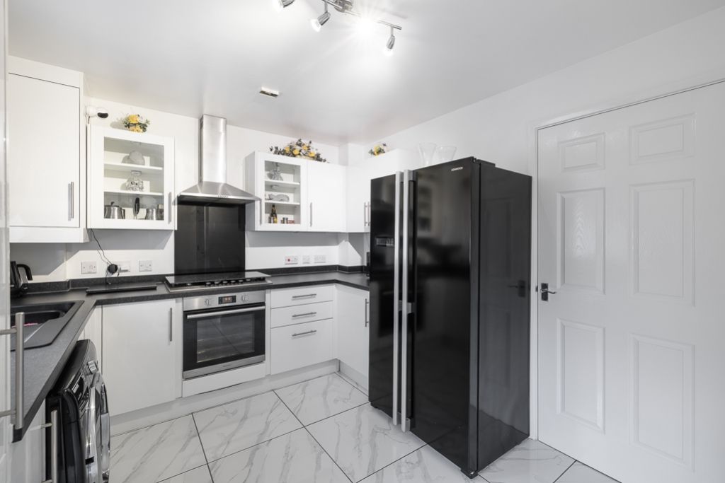 Property photo 3 of 20 1 Kingfisher Drive (Boston)-13