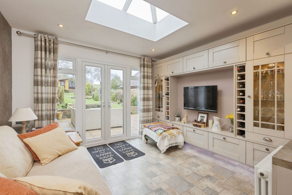 Property photo 3 of 14 222-24