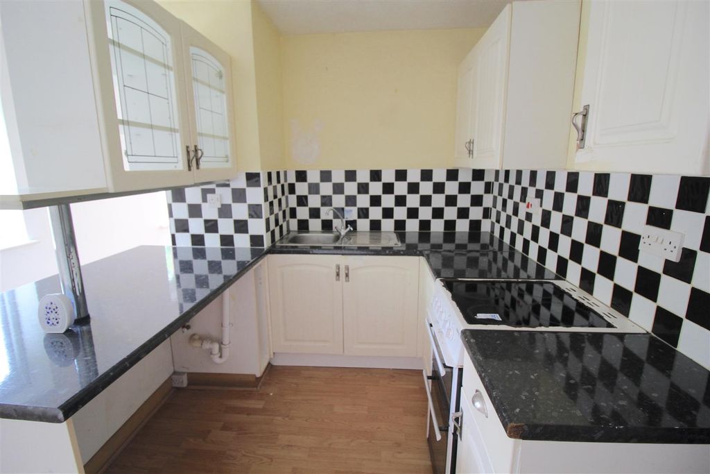 Property photo 3 of 4 Kitchen