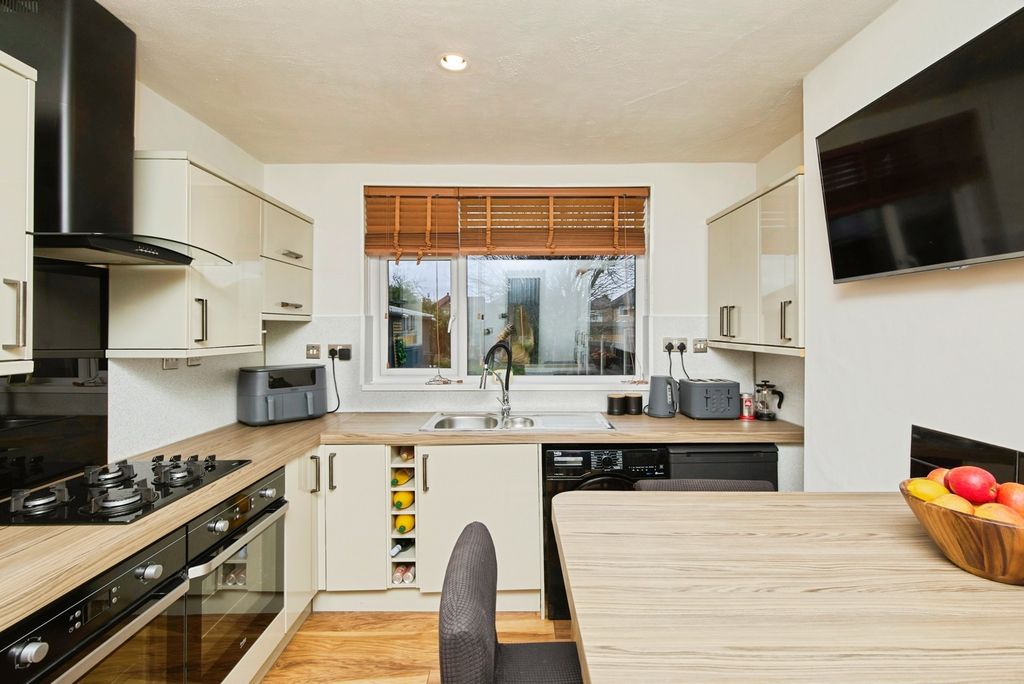 Property photo 3 of 22 Pbox-Img.Jpg