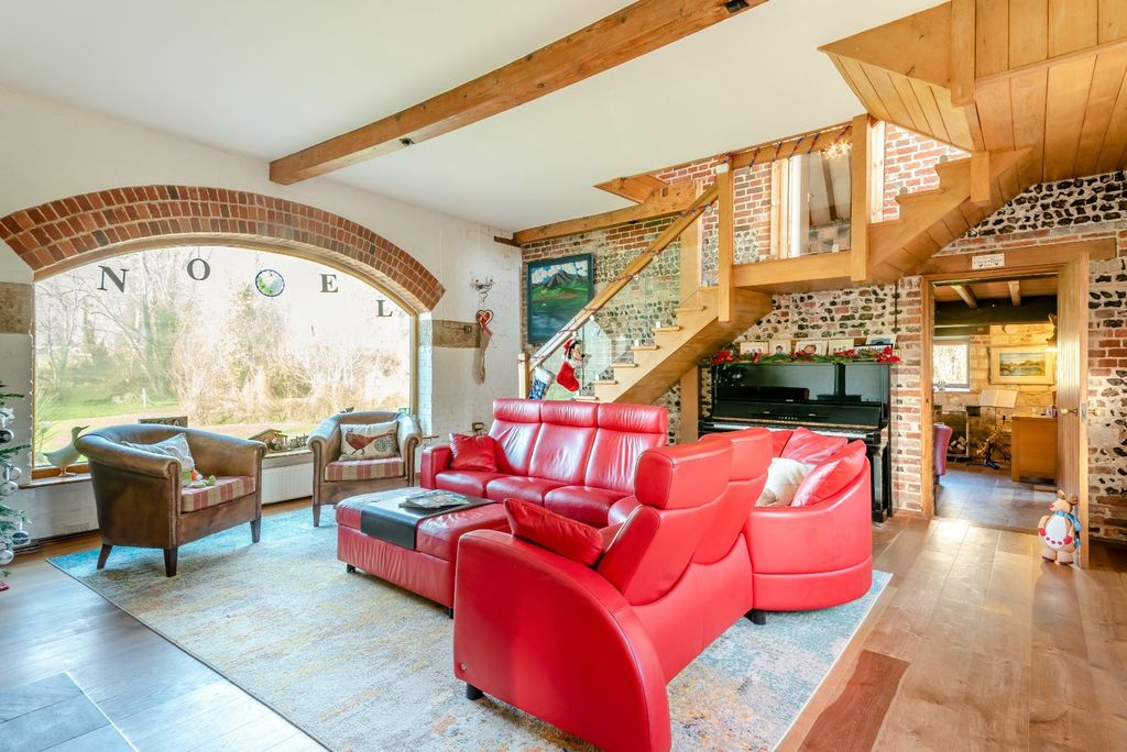 Property photo 2 of 23 Sitting Room